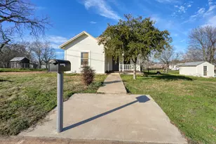 305 W Tarrant St, Llano, TX 78643 - Photo 4