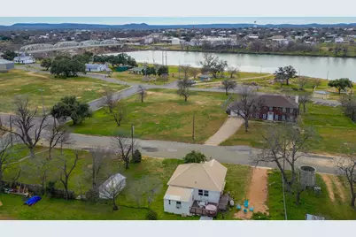 305 W Tarrant Street, Llano, TX 78643 - Photo 2