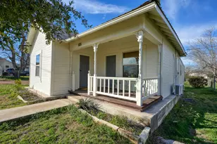 305 W Tarrant St, Llano, TX 78643 - Photo 2