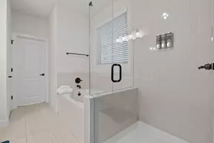 6113 Dumfries Ln, Austin, TX 78744 - Photo 10