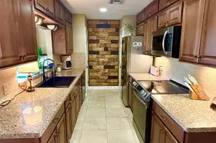 211 Rabbit Hollow Ln, Georgetown, TX 78626 - Photo 10