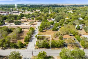 901 N Blanco St, Lockhart, TX 78644 - Photo 1