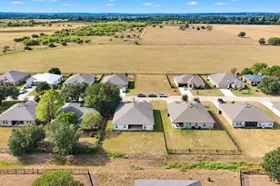 110 Loon Dr, Bastrop, TX 78602 - Photo 4