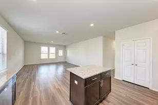 201 Pivot Dr, Taylor, TX 76574 - Photo 8