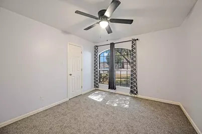 401 Bandara Woods Boulevard, Elgin, TX 78621 - Photo 16