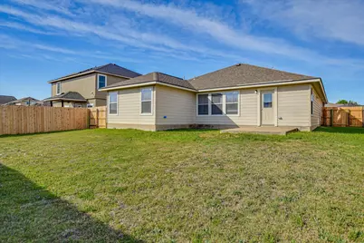 401 Bandara Woods Boulevard, Elgin, TX 78621 - Photo 18
