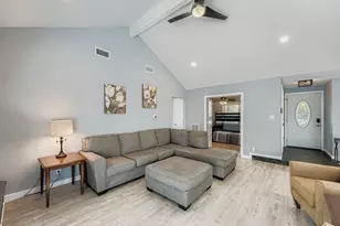 1121 Stoneoak Ln, Austin, TX 78745 - Photo 4