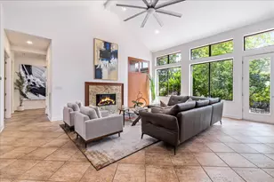 37 Autumn Oaks Dr, The Hills, TX 78738 - Photo 2