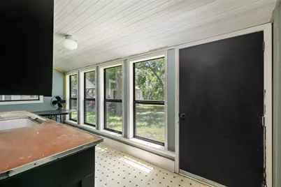 916 N Avenue E Avenue E, Shiner, TX 77984 - Photo 2