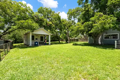 916 N Avenue E Avenue E, Shiner, TX 77984 - Photo 20