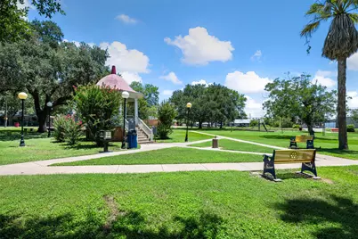 916 N Avenue E Avenue E, Shiner, TX 77984 - Photo 26