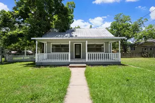 916 N Ave E Ave E, Shiner, TX 77984 - Photo 1