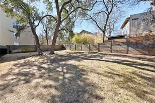 2804 S 1st St, Austin, TX 78704 - Photo 18