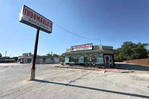 1212 E Pierce St, Luling, TX 78648 - Photo 1