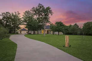 125 Carriage Ct, Bastrop, TX 78602 - Photo 4