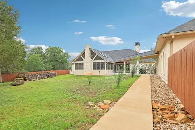 125 Carriage Court, Bastrop, TX 78602 - Photo 34