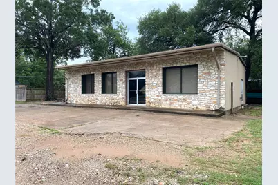301 Bishop Street, Smithville, TX 78957 - Photo 1
