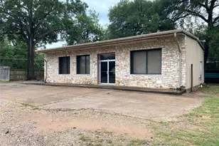 301 Bishop St, Smithville, TX 78957 - Photo 1