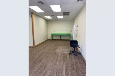 301 Bishop Street, Smithville, TX 78957 - Photo 6