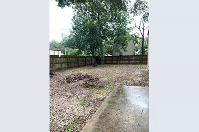 301 Bishop Street, Smithville, TX 78957 - Photo 12