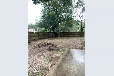 301 Bishop Street, Smithville, TX 78957 - Photo 12
