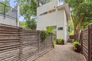2008 Riverview St, Austin, TX 78702 - Photo 2