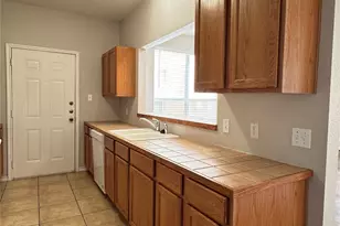 126 Sandstone Dr, Jarrell, TX 76537 - Photo 4
