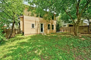 2933 E Martin Luther King Jr Blvd, Austin, TX 78702 - Photo 32