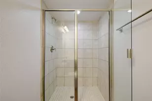 2933 E Martin Luther King Jr Blvd, Austin, TX 78702 - Photo 16