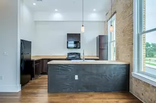 110 S Main St, Elgin, TX 78621 - Photo 12