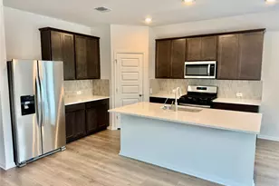 209 Coopers Hawk Crst, Cedar Creek, TX 78612 - Photo 2