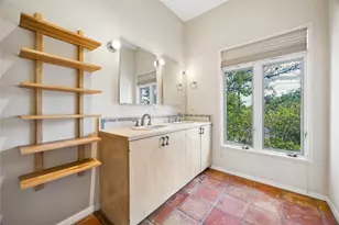 409 E 38th St, Austin, TX 78705 - Photo 8