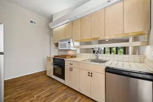 409 E 38th St, Austin, TX 78705 - Photo 4