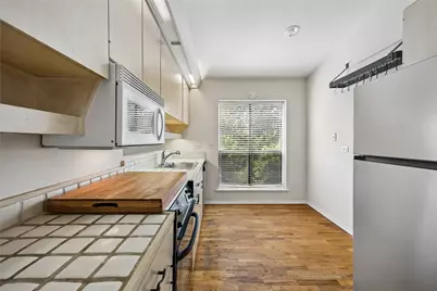 409 E 38th Street #302, Austin, TX 78705 - Photo 6