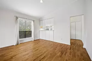 409 E 38th St, Austin, TX 78705 - Photo 4