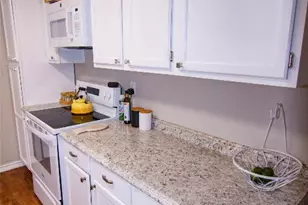 200 E Keanahalululu Ln, Bastrop, TX 78602 - Photo 10