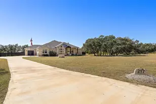 217 Oak Hill Dr, Liberty Hill, TX 78642 - Photo 2