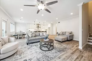 430 Amanda Cir, Galveston, TX 77554 - Photo 10