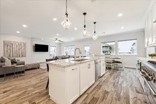 430 Amanda Cir, Galveston, TX 77554 - Photo 16