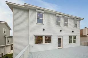 430 Amanda Cir, Galveston, TX 77554 - Photo 8