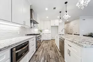 430 Amanda Cir, Galveston, TX 77554 - Photo 14