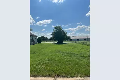 1505 School Street, Gonzales, TX 78629 - Photo 2