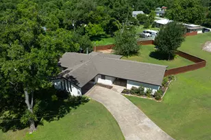 418 S Main St, Thrall, TX 76578 - Photo 2