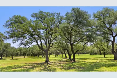 118 E Crestview Drive, Johnson City, TX 78636 - Photo 2