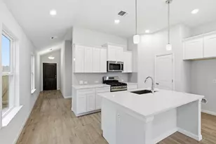 105 Boulder Rdg Trl, Liberty Hill, TX 78642 - Photo 2