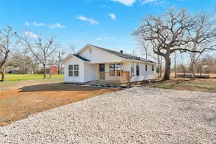 107 Russell St, Liberty Hill, TX 78642 - Photo 2