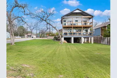 502 E Basel Street, New Braunfels, TX 78130 - Photo 2