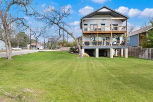 502 E Basel St, New Braunfels, TX 78130 - Photo 2
