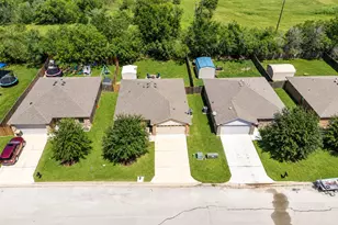 186 Talon Dr, Luling, TX 78648 - Photo 12