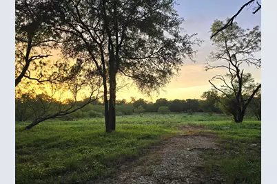 124 Valley Creek Dr, Cedar Creek, TX 78612 - Photo 2